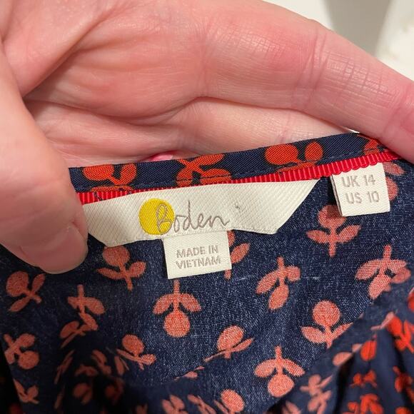 Boden Brand Navy and Red Flowers Pattern Short Sleeve Blouse Shirt Size 10 - Picture 6 of 7